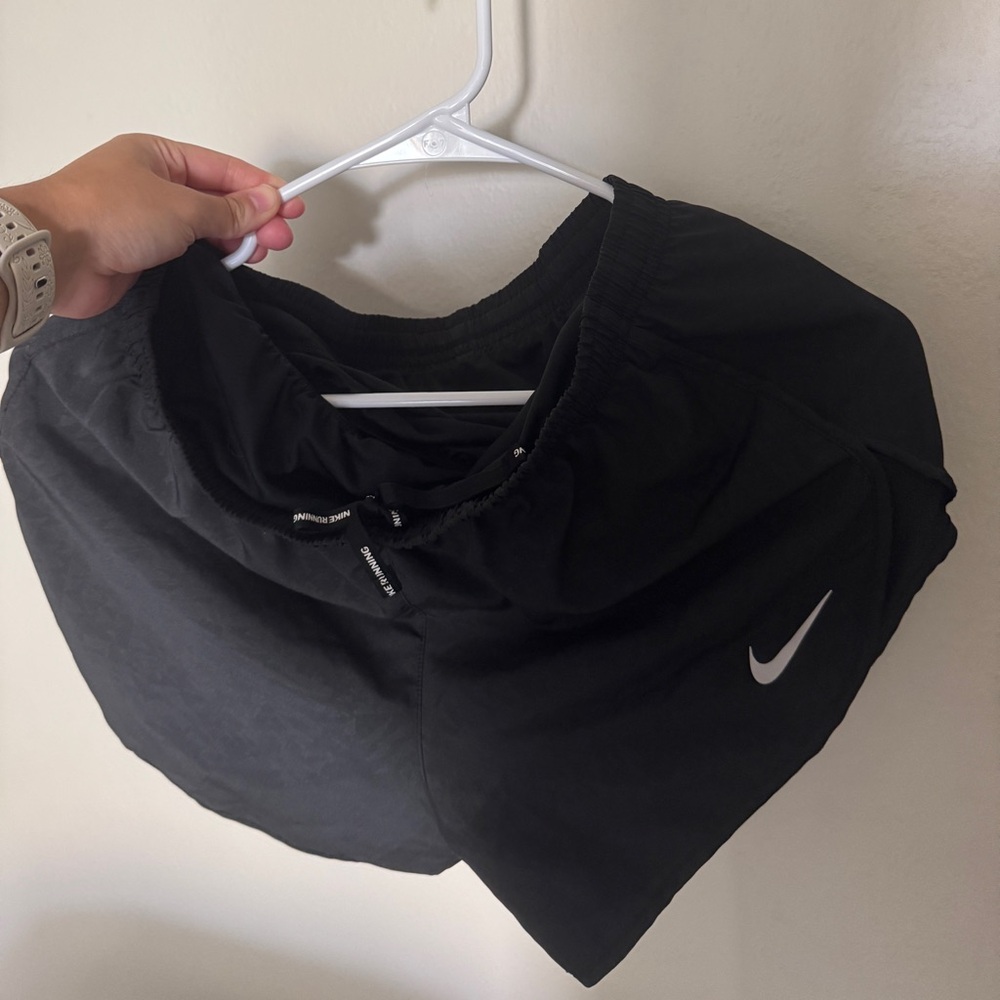 Black Nike shorts size S